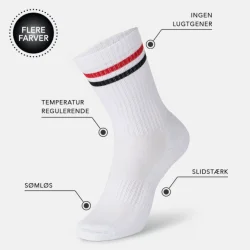 WHITE BAMBOO SPORT SOCKS red/black